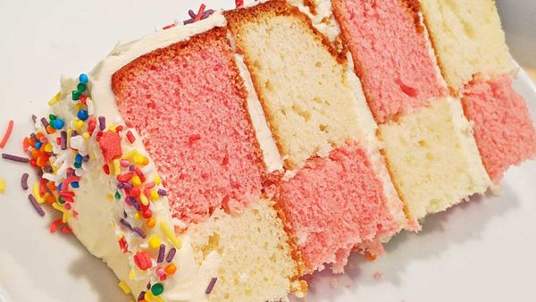 How to make a checkerboard pattern cake