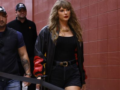 Taylor Swift arrives before the game between the Kansas City Chiefs and the Tampa Bay buccaneers at GEHA Field at Arrowhead Stadium on November 04, 2024 in Kansas City, Missouri. 