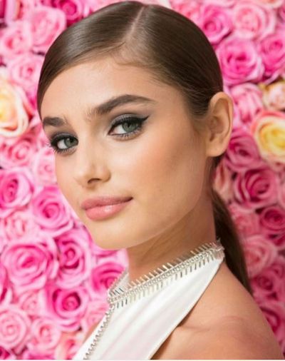 Victoria's Secret angel Taylor Hill rocks a pink lip with a colourful punch at a VS store opening this year.