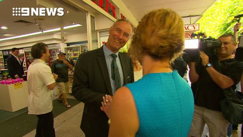 Mrs Keneally gripped Mr Alexander's hand tightly (9NEWS)