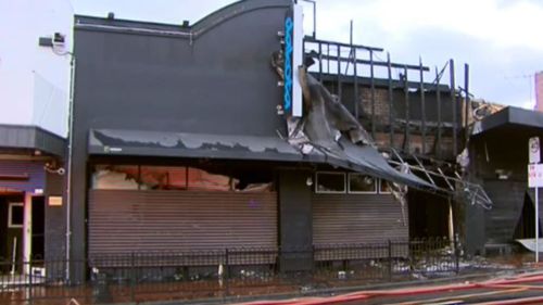 Witness saw dark car speed away after suspicious fire at nightclub in Melbourne’s east