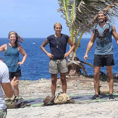 Sharn, Moana and David battle it out in the final immunity challenge. 