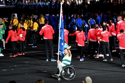 Kurt Fearnley was cheered when he made his way into the closing ceremony. (AAP)