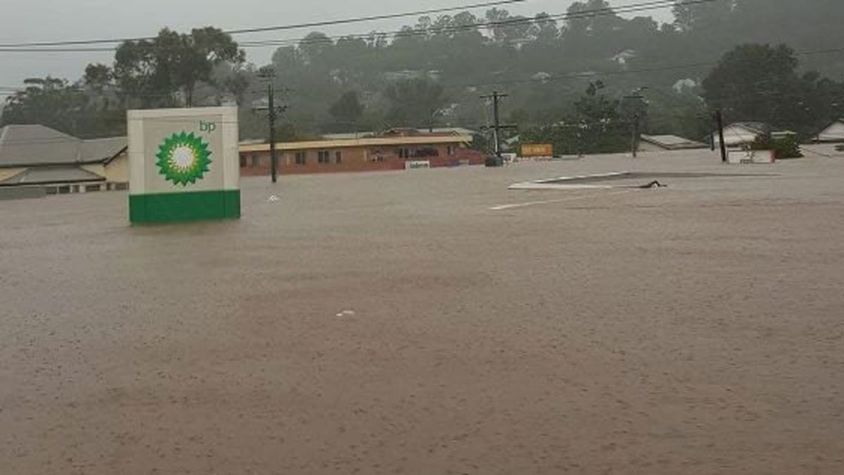 Hàng chục nghìn người bị ảnh hưởng bởi lũ lụt lớn ở bang New South Wales