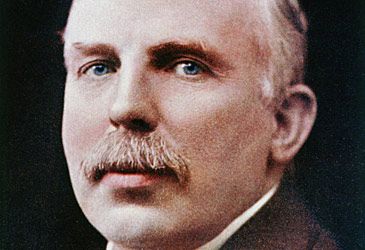 In which field did Ernest Rutherford win the Nobel Prize in 1908?