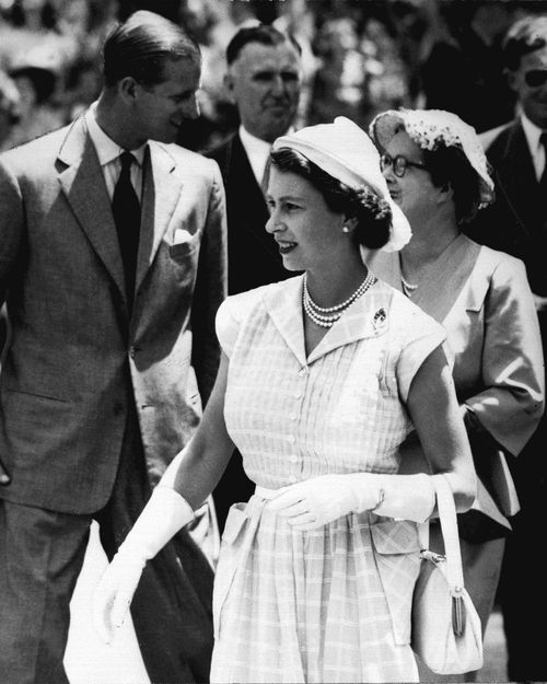 La reina Isabel II y el príncipe Felipe durante su visita real a Australia en 1954.