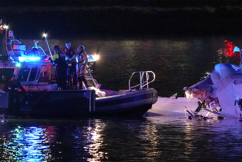 Washington DC plane crash wreckage cropped