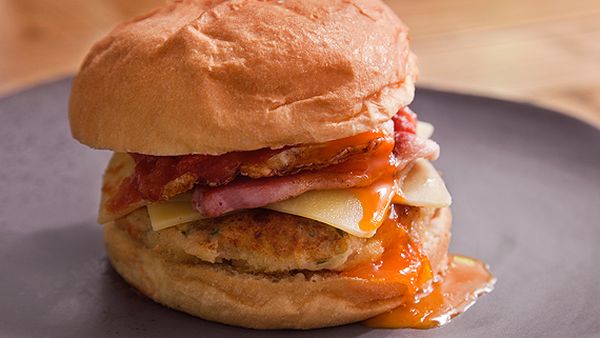Simon Moss' bacon and baked bean breakfast burger with chilli-tomato relish