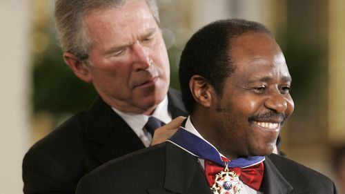 President Bush awards Paul Rusesabagina, who sheltered people at a hotel he managed during the 1994 Rwandan genocide, the Presidential Medal of Freedom Award in the East Room of the White House, in Washington (Photo: Nov, 2005)