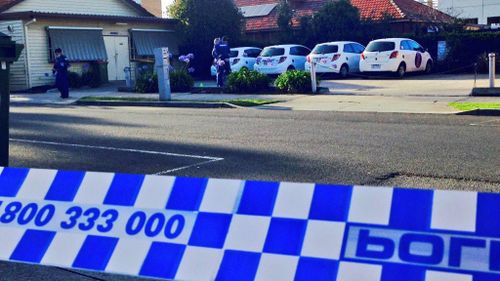 Critically injured man found in Melbourne car park dies in hospital