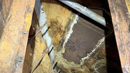 A polícia acredita que os esconderijos foram construídos especificamente para contrabandear drogas.