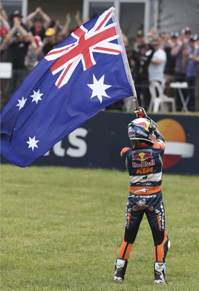 The patriotic 19-year-old grabbed the Australian flag ... (AAP)