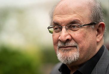 How many nations introduced bans on Salman Rushdie's The Satanic Verses from 1988 to 1989?