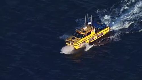Huge air and water search launched for missing diver. (9NEWS)