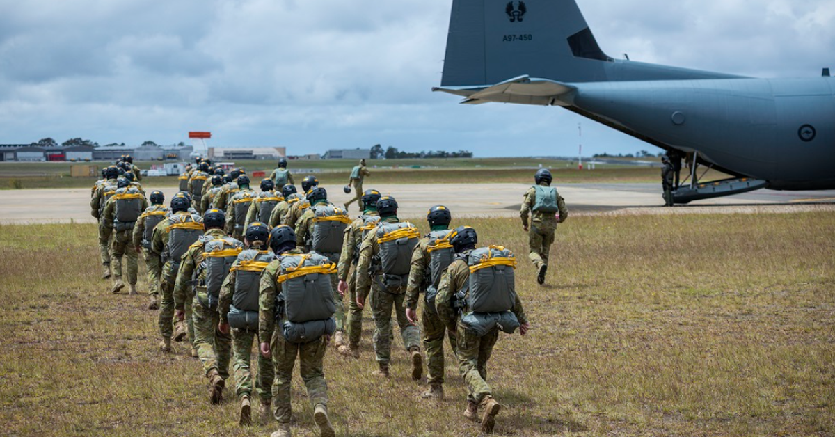 Australian soldier dies while completing parachuting training course