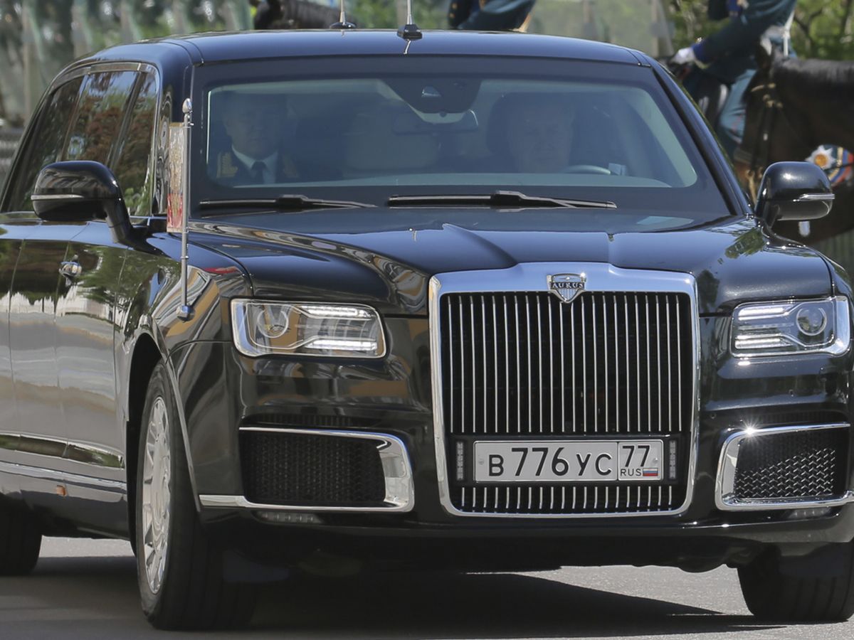 Putin Debuts New Armour Plated Russian Limousine
