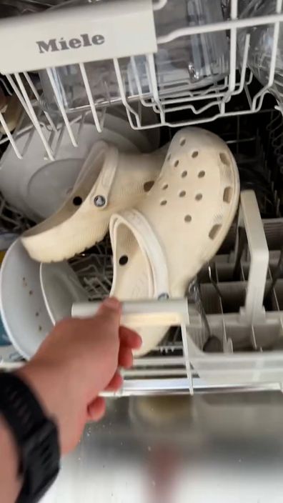 Washing crocs in dishwasher