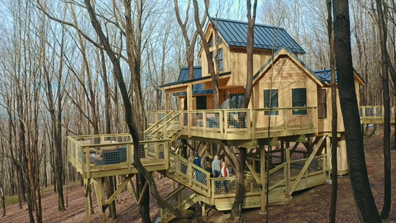 Build off The grid Treehouse
