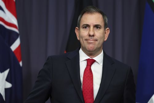 Tesoureiro Dr. Jim Chalmers por conferência de imprensa na Casa do Parlamento em Canbrra, 6 de agosto de 2025. Fedpol Photo Alex Ellinghausen