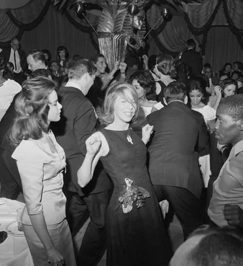 Miss World of 1964, Carol Joan Crawford from Jamaica, dances to the Jamaican Ska music at Shepheard's night spot in New York.(Getty)
