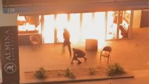 Il ristorante è stato dato alle fiamme ieri mattina.