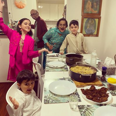 Saman has iftaar with her family at her parent's house.