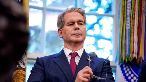 O secretário do Tesouro, Scott Bessent, aparece no Salão Oval da Casa Branca em 25 de setembro, em Washington, DC.