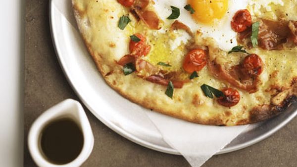 Prosciutto and tomato pizza with soft egg