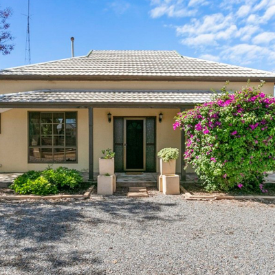 The cheapest home in Australia with an indoor pool has been snapped up