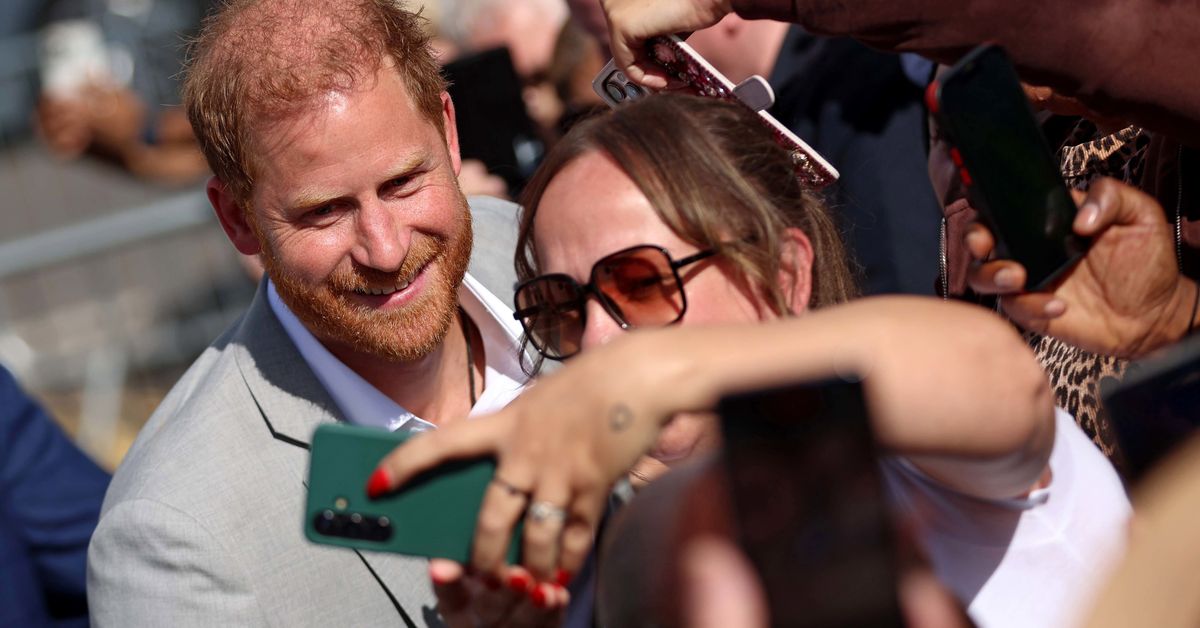 Prince Harry returns to UK amid reunion speculation