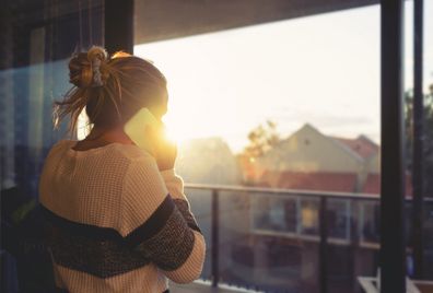 Woman at home talking on the phone.