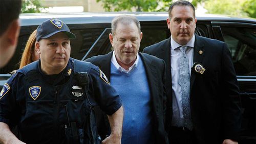 Las caminatas de delincuentes, como esta con Harvey Weinstein, son una tradición policial de Nueva York.