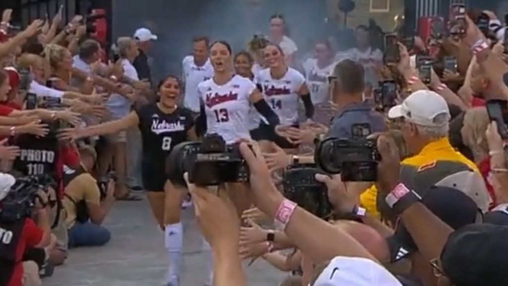 Nebraska volleyball event draws 92,003 to set women's world attendance record