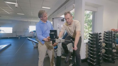 Three universities team up to trial new back pain therapy.