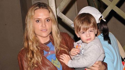 Brooke Mueller spotted gun shopping, agrees to go to rehab