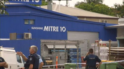 Sergeant Mal Scott was off-duty when he responded to a robbery at Mitre-10. (9NEWS)