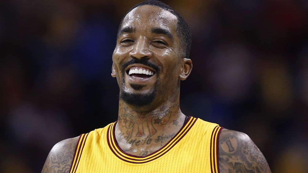 Cavaliers star JR Smith leaves court mid-match to hug opponent