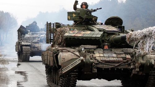 Ukrainian tanks head for the frontline.