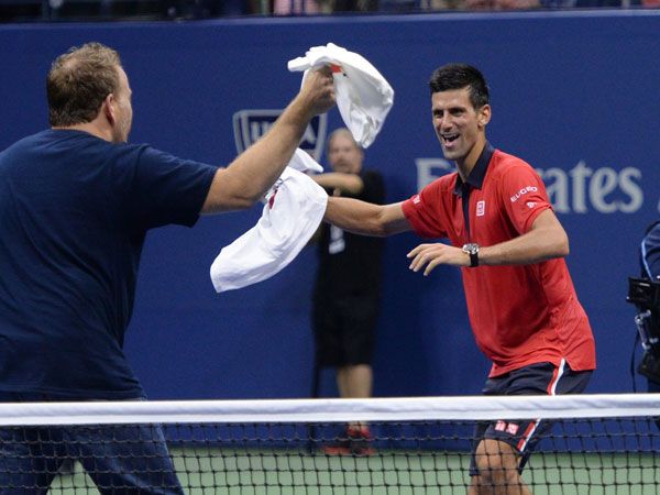 Djokovic, fan engage in dance-off
