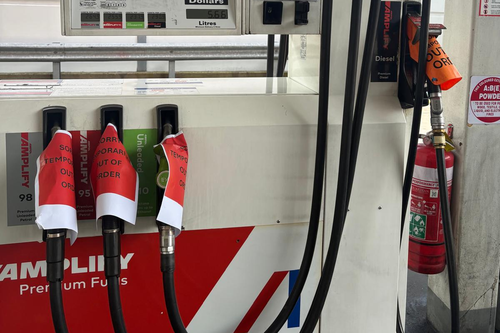 Um posto de gasolina Ampol em Neutral Bay, um dos favoritos dos motoristas nas praias do norte de Sydney, ficou vazio.  