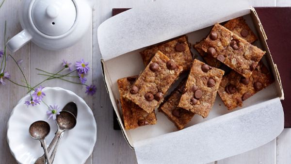 Peanut butter choc chip slice