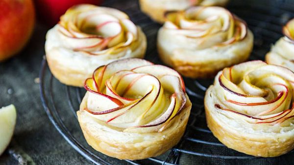 Amanda Michetti's Kanzi apple pastry rosettes