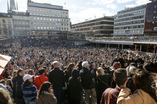 Thousands honoured the beloved DJ with a minute of silence at Sergel torg in central Stockholm. (AAP)