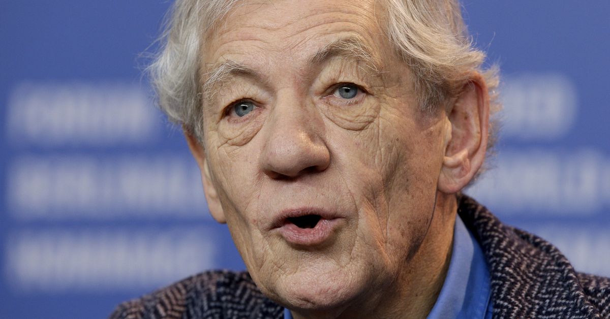 Ian McKellen withdraws from tour of his play to ‘protect my recovery’ after fall from stage