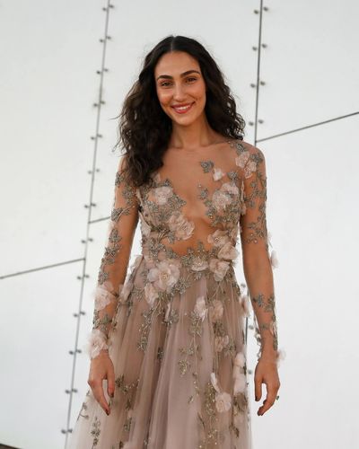 Anna McEvoy's 'boobs pop out' of daring dress at Melbourne Fashion