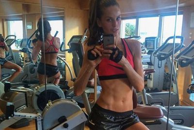 We also love how perfectly fresh-faced Iza looks after an hour of power at the gym.<br/><br/>And in one single snap, the 30-year-old manages to flaunt her sexy six-pack, her perky butt and toned triceps #talented <br/>