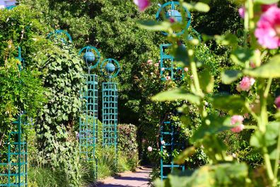 The elevated linear park Coulée Verte René-Dumont, also known as La Promenade Plantée in Paris, is built on a former railway line that extends almost 5 km from Bastille. Shots of the access road above the Viaduc des Arts.