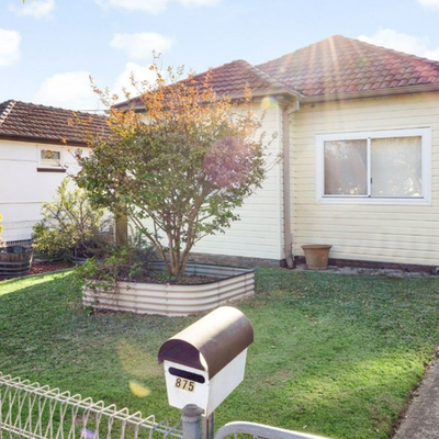 Fibro house missing an essential feature in Sydney’s Punchbowl sells for $883,000 at auction