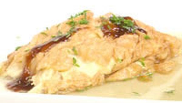 Stir fried spanner crab omlette