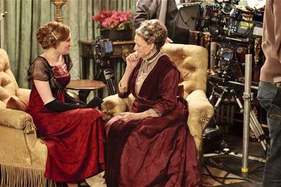 Laura Carmichael (Lady Edith Crawley) and Dame Maggie Smith (Violet) filming a scene.